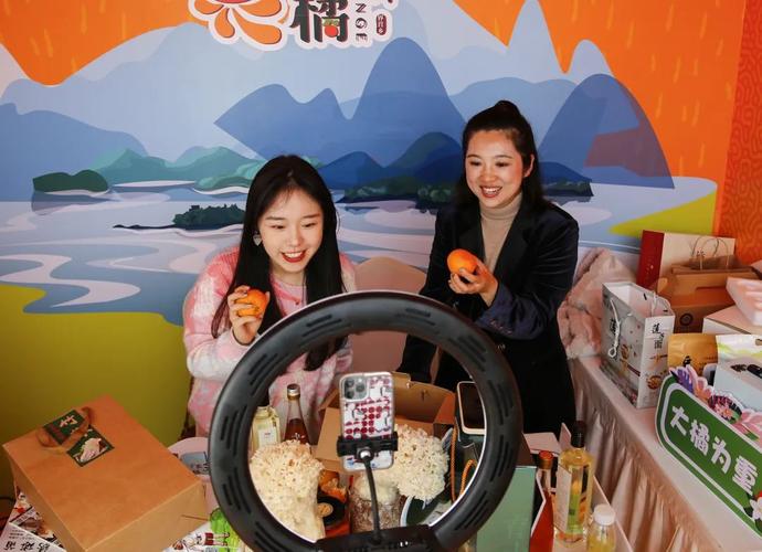 淳安縣融媒體中心女主播助力優(yōu)質農產品銷售