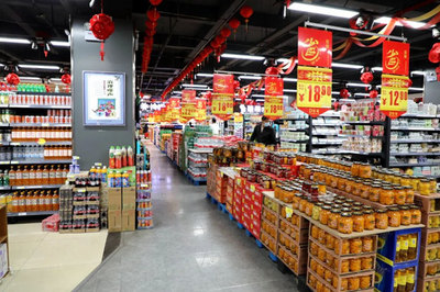 超市貨物供應量充足。玉樹州委宣傳部供圖